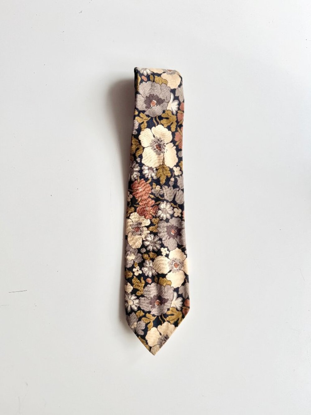 Vintage LIBERTY OF LONDON Neutral Brown Beige Floral 100% Varuna Wool Tie